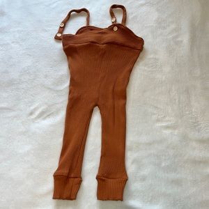 Stretchy overalls. Button shoulder straps. 12-18 months.